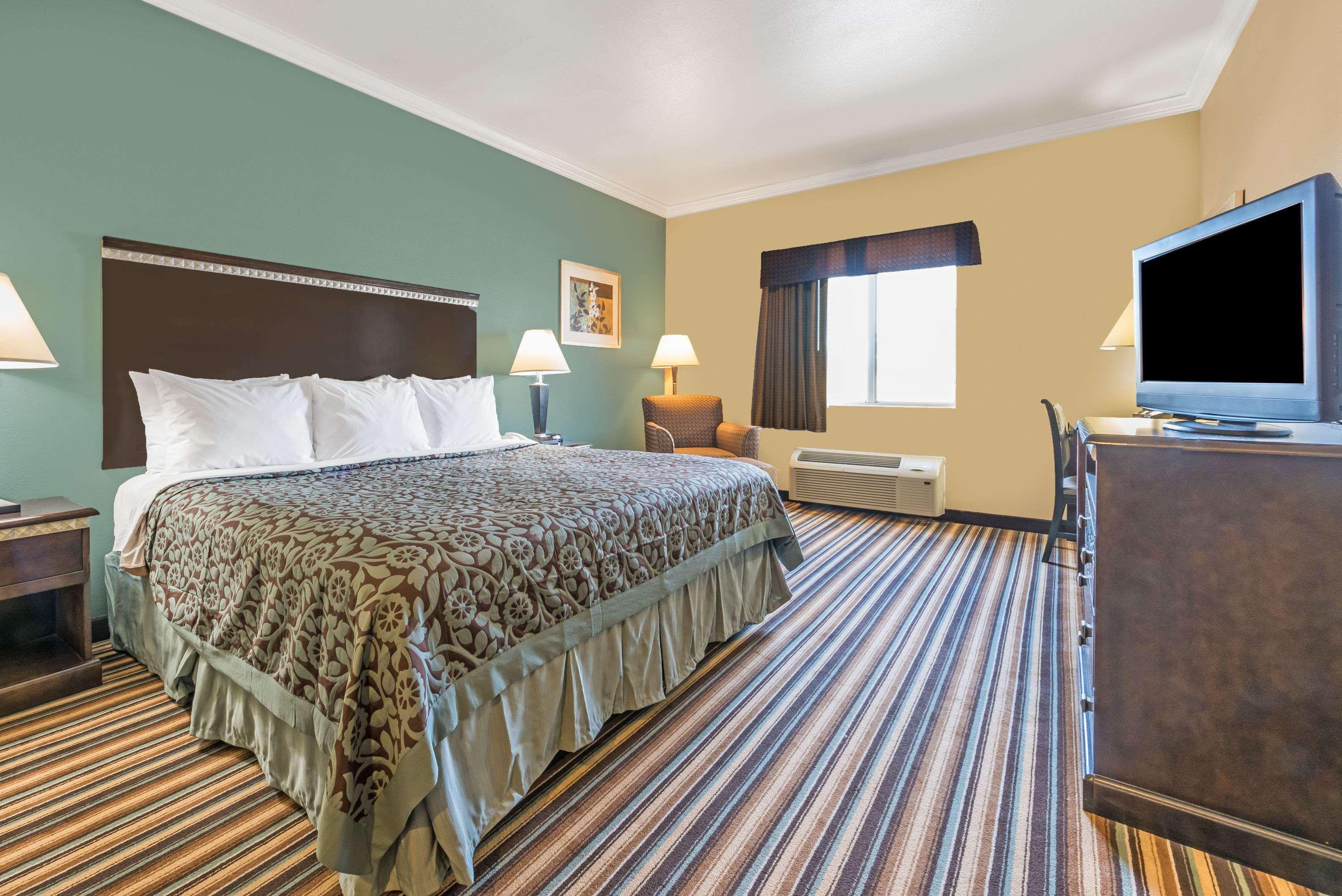 Days Inn By Wyndham Rockdale Texas Buitenkant foto