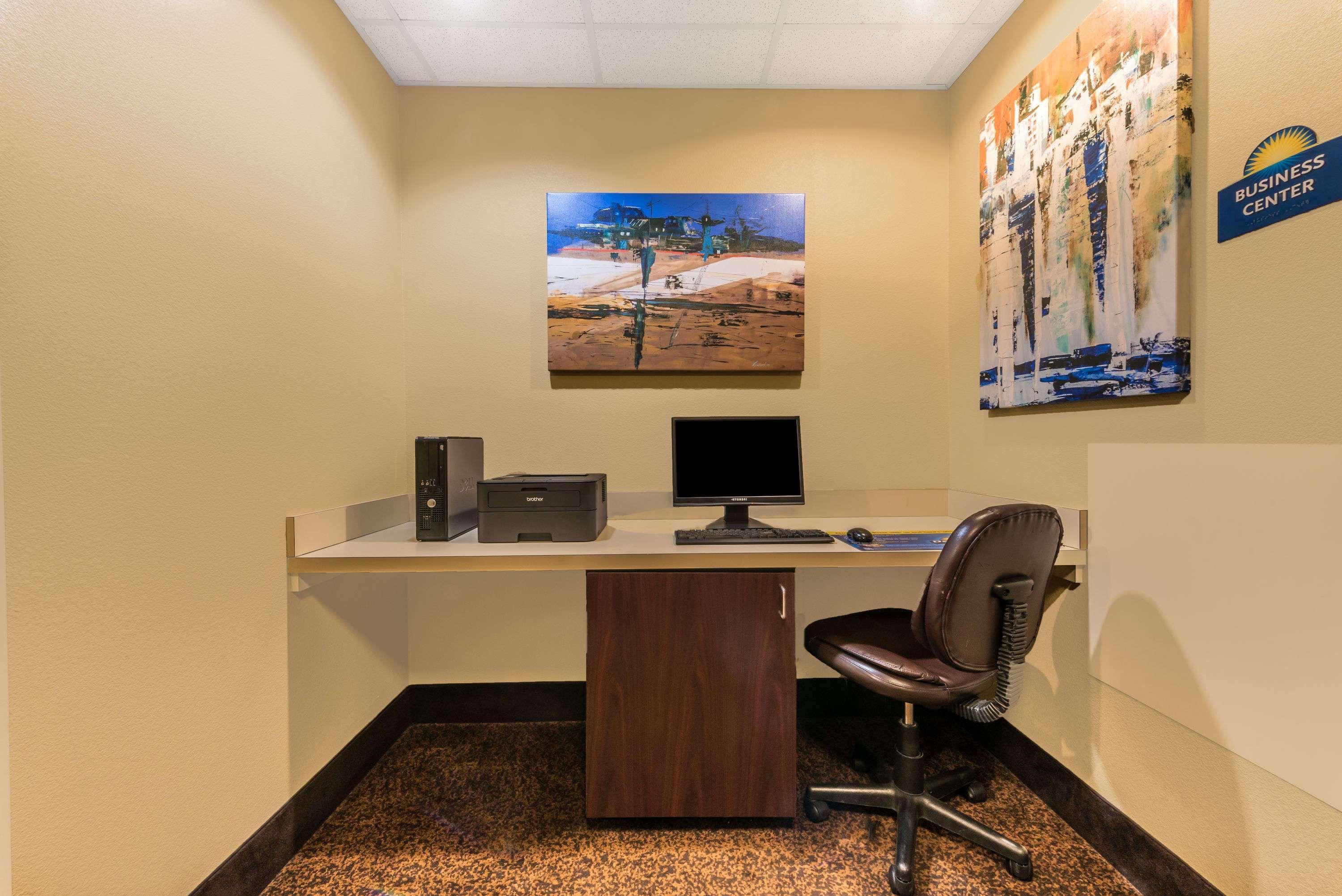 Days Inn By Wyndham Rockdale Texas Buitenkant foto