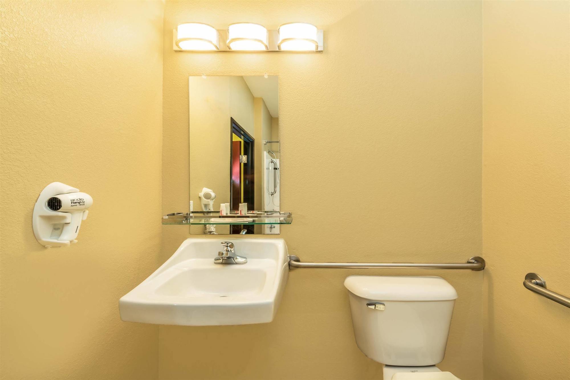 Days Inn By Wyndham Rockdale Texas Buitenkant foto