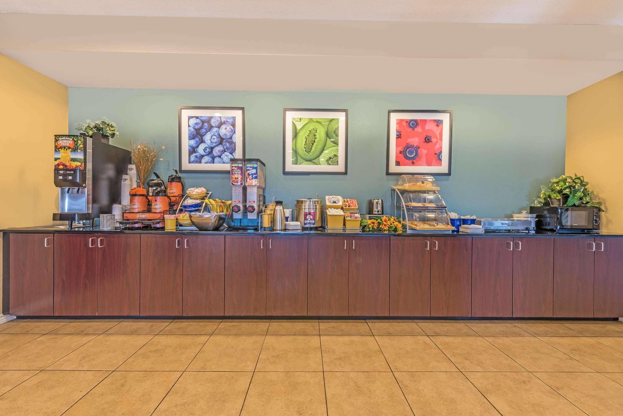 Days Inn By Wyndham Rockdale Texas Buitenkant foto